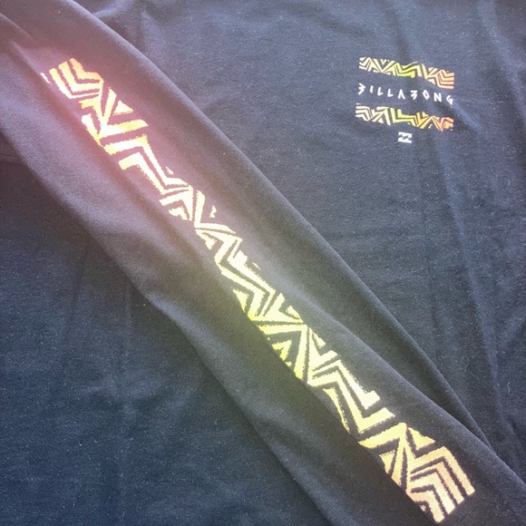 Like New Billabong Surf Long Sleeve - Picture 3 of 6